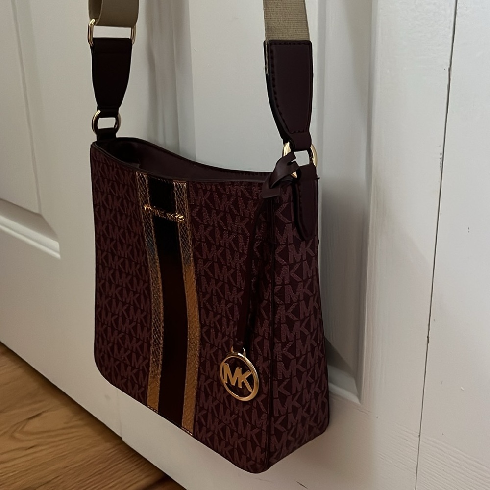 Michael Kors Burgundy and Beige Signature Crossbody Bag NWOT - Picture 15 of 16